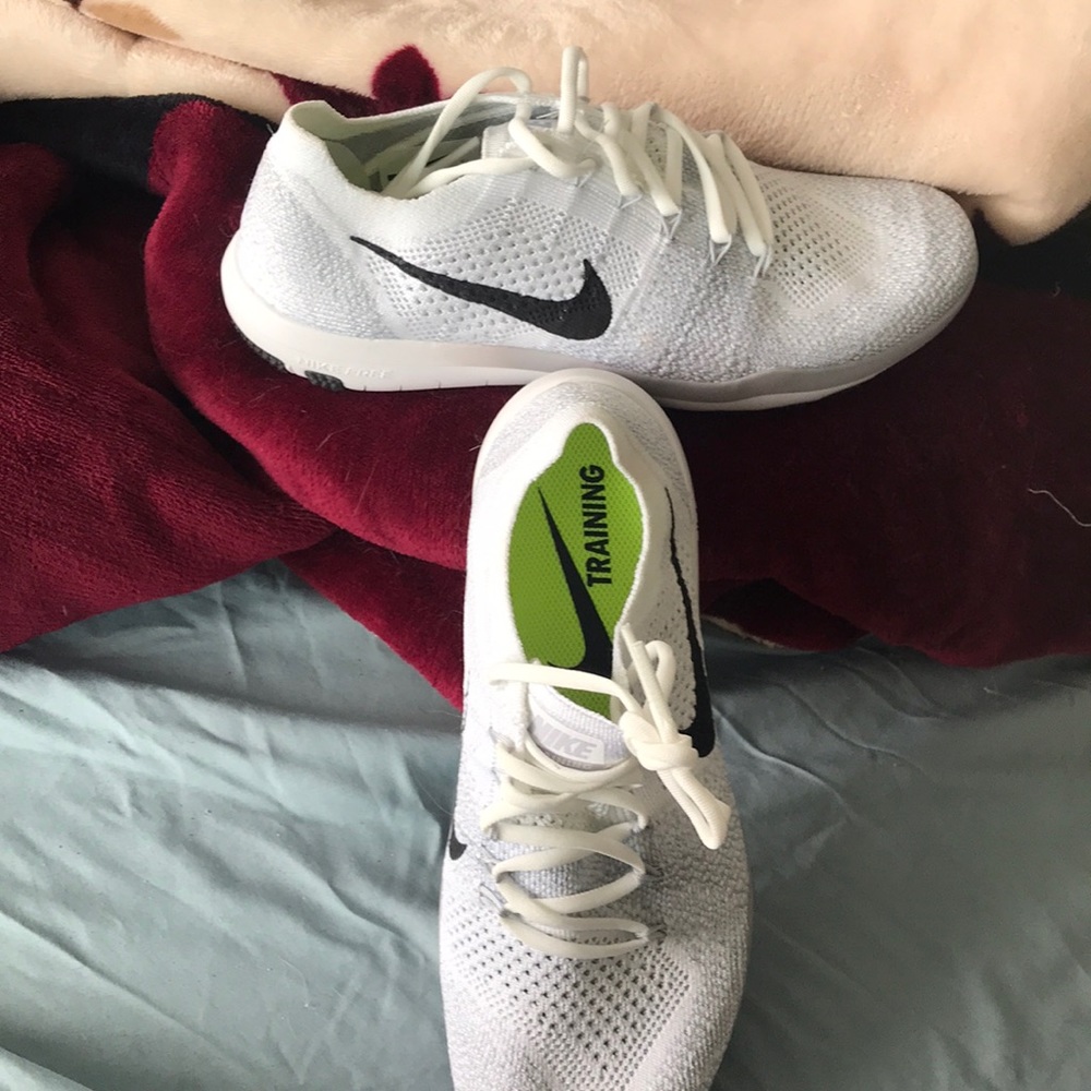 BRAND NEW NIKES (FINAL PRICE)
